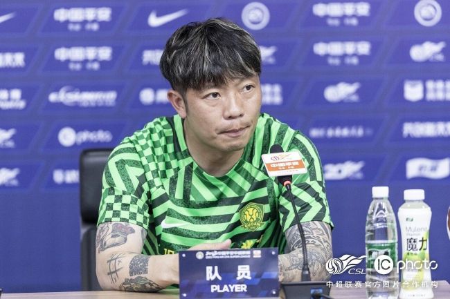而叶辰这艘一万五千吨的货轮上，此时却是灯火通明。